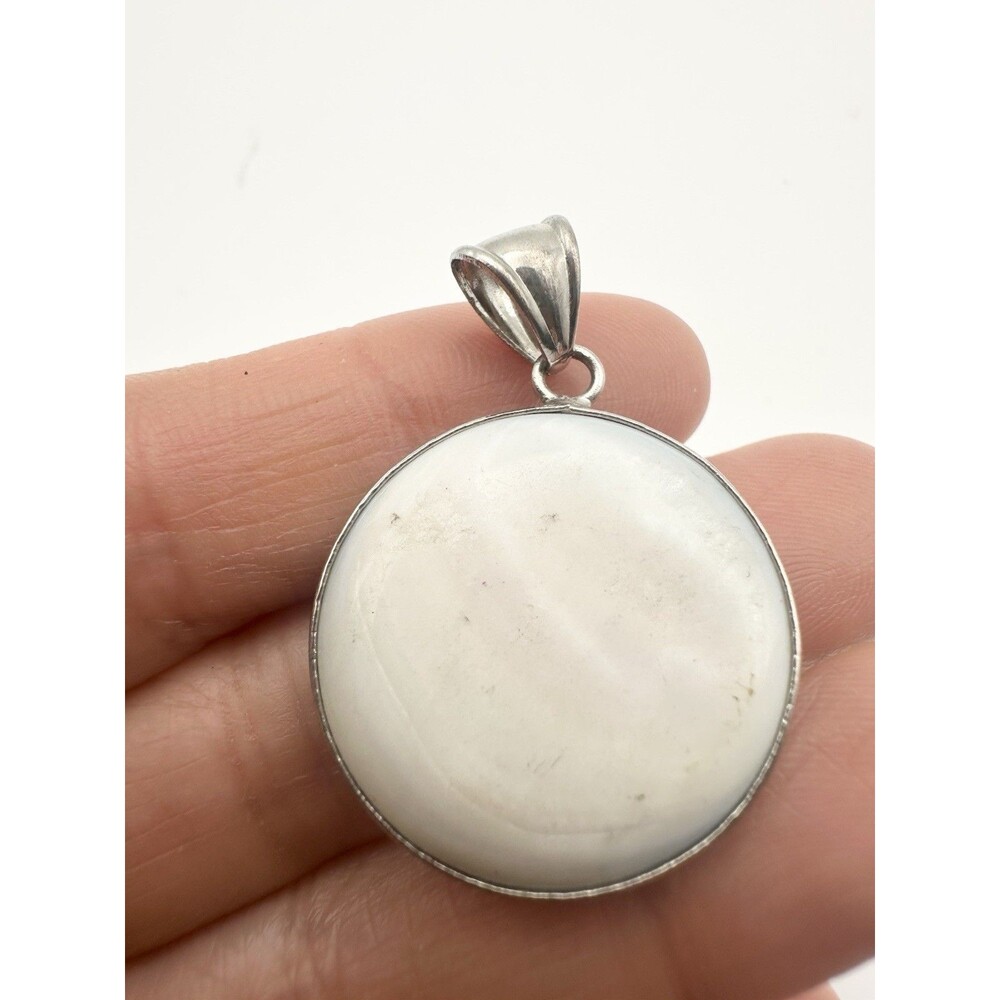White Shell In Abalone Inlay Pendant Silver Tone Round - Picture 5 of 6